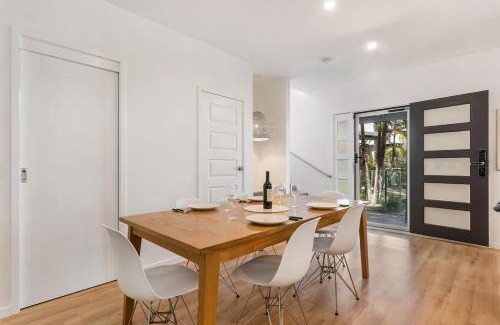 Noosaville Apartment | Pet Friendly Oasis By The River, Noosaville