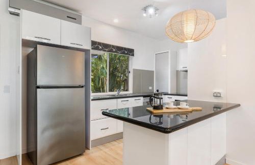 Noosaville Apartment | Pet Friendly Oasis By The River, Noosaville