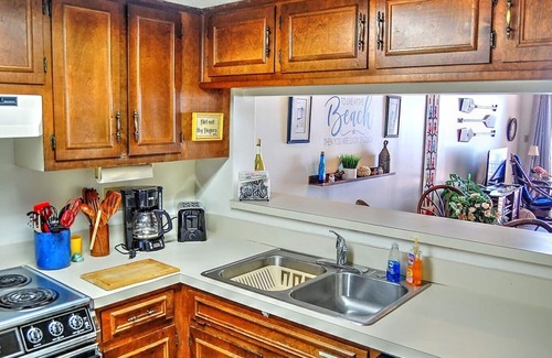 Arcadian Shores Apartment | Pet friendly oceanfront condo in gated community-Lands End 214