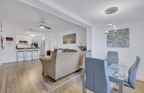 North Central Hollywood House | Pet friendly Pool Home in Hollywood Close to Beaches Airport Stadium Sleeps 8