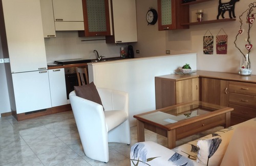 Lugana Apartment | PET FRIENDLY - PRIVATE and FENCED GARDENS - WI-FI
