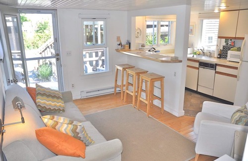 Provincetown Cottage | PET FRIENDLY REMODELED 1BR-1BA COTTAGE - MINUTESWALK TO TOWN CTR, 2 DECKS, YARD