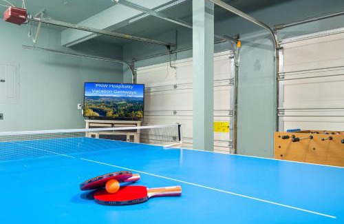 Mount Hood Village House | Pet Friendly Retreat Hot Tub & Games On Mt Hood