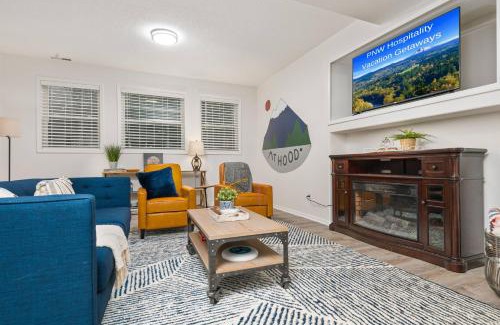 Mount Hood Village House | Pet Friendly Retreat Hot Tub & Games On Mt Hood
