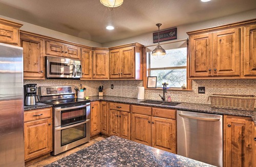 Seguin House | Pet-Friendly Seguin Retreat w/Deck & River Views!