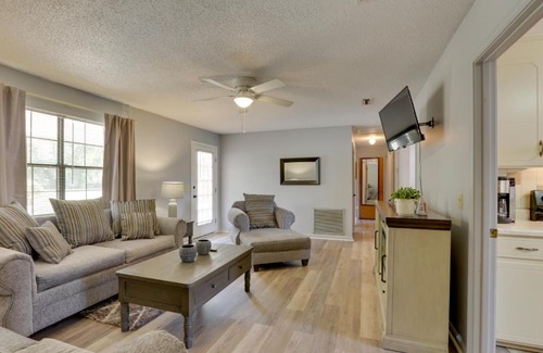 Slocomb House | Pet-Friendly Slocomb Vacation Rental with Sunroom!