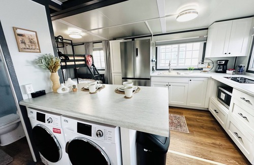 Pecos Apartment | Pet friendly Studio BoxHouse in Pecos: Queen bed with Twin over Full Bunk Beds