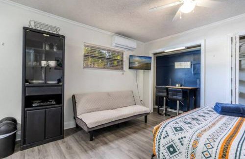 Dover Shores East House | Pet-friendly Studio In Downtown Orlando Modern