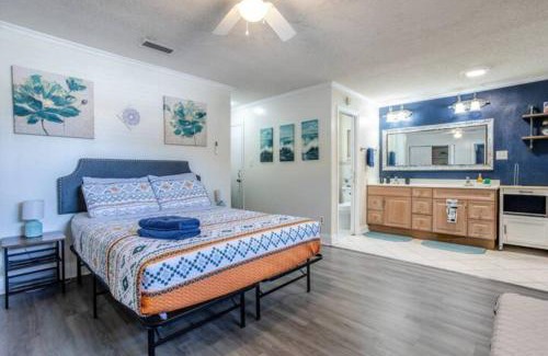 Dover Shores East House | Pet-friendly Studio In Downtown Orlando Modern