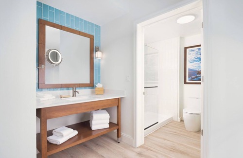 Park Shore Hotel | Pet-Friendly Studio Suite Perfect for Tropical Getaway with Pool View