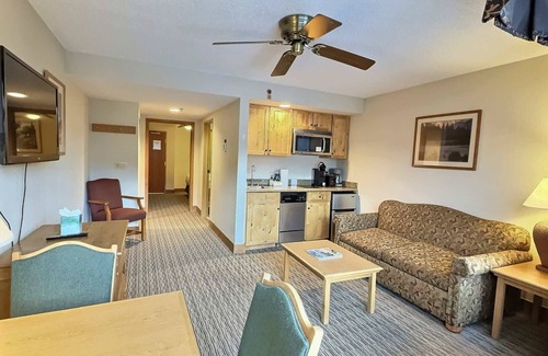 Crested Butte Condo | Pet-Friendly Suite w/Pool, Hot Tub, Ski In/Out!