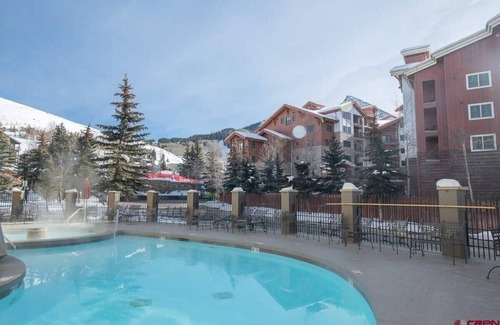 Crested Butte Condo | Pet-Friendly Suite w/Pool, Hot Tub, Ski In/Out!