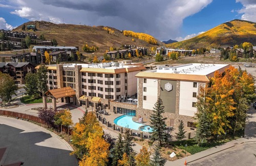 Crested Butte Condo | Pet-Friendly Suite w/Pool, Hot Tub, Ski In/Out!