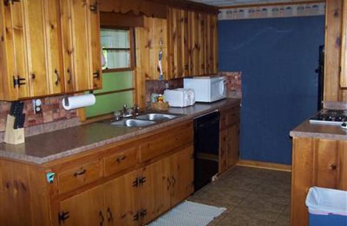 Lyndhurst Cabin | Pet Friendly Three Bedroom in Blue Ridge Mountains