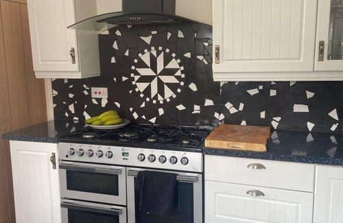 Porthcawl House | Pet Friendly, Unique 4-bed Bungalow in Porthcawl