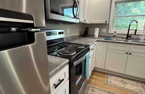 Old North End Apartment | Pet-Friendly Unit | Spacious Yard & Walk to Downtown