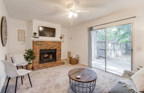 Harbison Apartment | Pet friendly unit in heart of town, near hospital