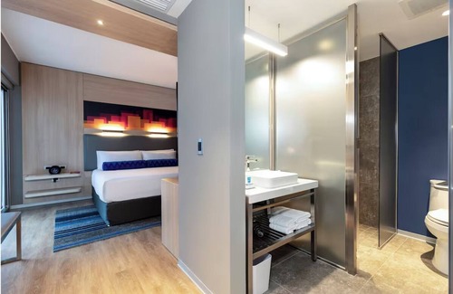 Leuro Hotel | Pet-Friendly Urban Stay in Miraflores | City View Room + Indoor Pool