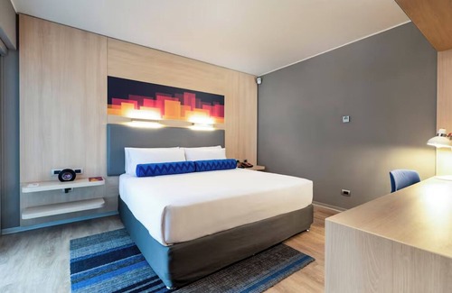 Leuro Hotel | Pet-Friendly Urban Stay in Miraflores | City View Room + Indoor Pool