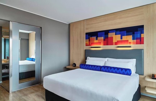 Leuro Hotel | Pet-Friendly Urban Stay in Miraflores | City View Room + Indoor Pool