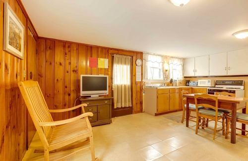 Salisbury Cottage | Pet-Friendly Vacation Rental in the Salisbury Area