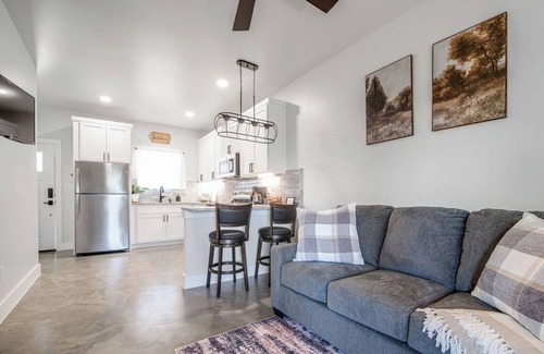 Fredericksburg House | Pet Friendly W/hot-tub-six Minutes to Downtown!