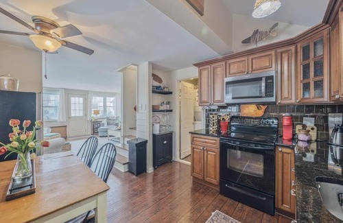 Green Creek House | Pet-friendly w/Private Deck | Close to Beaches!