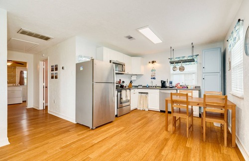 Surfside Beach Cottage | Pet Friendly - Walk to the warm October Waters of the Gulf, Cozy Home