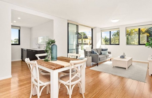 Rosehill Apartment | PET :) HAMPTONS RETREAT IN THE HEART OF ROSEHILL