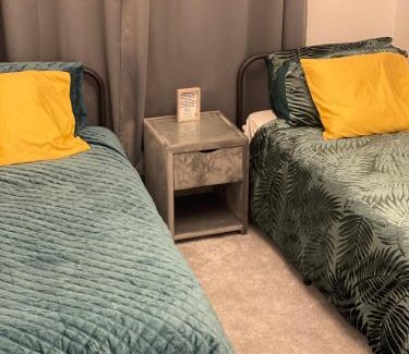 Peterborough Apartment | Peterborough Brand New City Center Apartment 2 Bedroom 2 bath apartment free parking contractors welcome