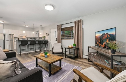 Old Town Condo | Peterson Flats Urban Group Getaway