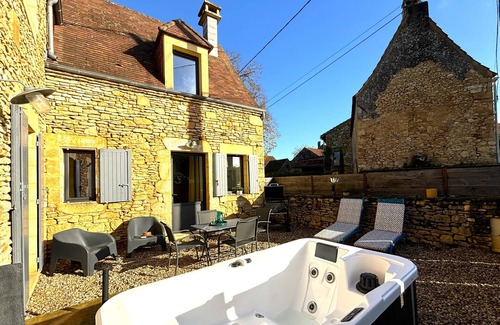 Castels House | PETIT PARADIS DE BARNA: Charming gite with Spa located in the heart of the Périgord Noir region