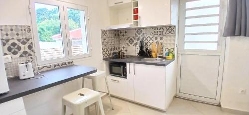 Saint-Denis Apartment | Petit studio bien agencé pour jusqu'à 4 personnes proche de l'hôpital et du centre ville