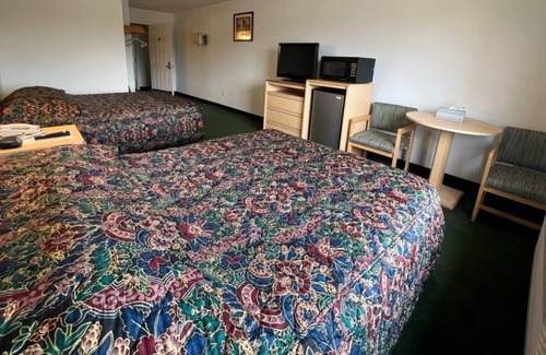 Renault Apartment | Petite Double Queen Suite with Free Breakfast!