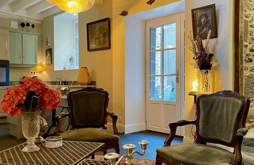 Combourg House | Petite Maison Darrière-cour au Pied du Château