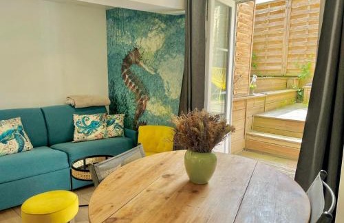 Saint-Regnobert-de-la-Cote-de-Nacre House | Petite vague - maison atypique avec terrasse