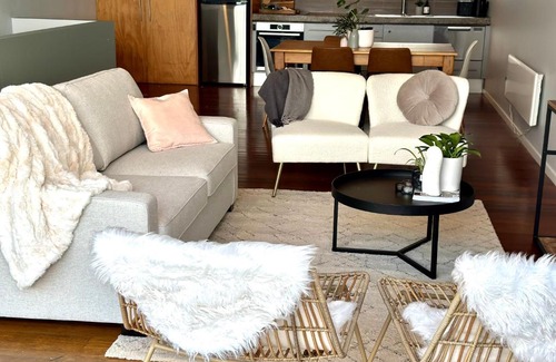 Petone Apartment | Petone - Central and Spacious