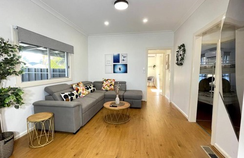 Rosebud House | Pets Friendly Beachside Paradise House Rosebud