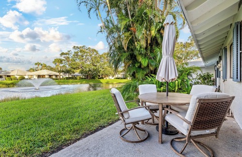Palm Beach Gardens Cottage | PGA National Lakeview Cottage