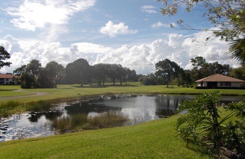 Palm Beach Gardens Cottage | PGA Resort Cottage FREE Private Beach Club Access & Sunsets on the 18th Fairway