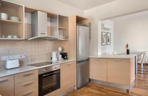 Strovolos Apartment | Phaedrus Living Evergreen City Flat