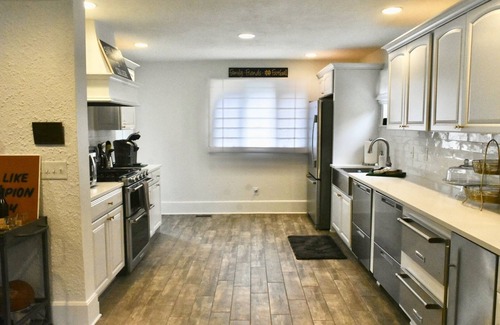 Harters Heights House | Phelps Baile☘️ ND, SMC & HCC friends & family invited! Sleeps 10-12.