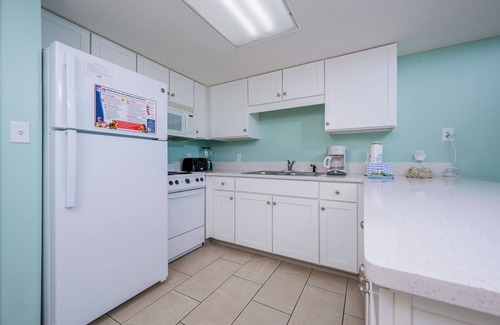 Gulf Shores Condo | Phoenix Hotels ~ GULF FRONT Hotel Suite! Full Kitchen - Bunks