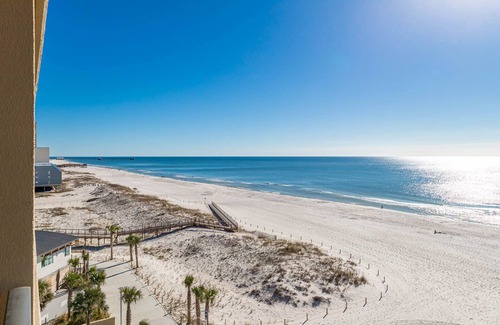 Gulf Shores Condo | Phoenix Hotels ~ GULF FRONT Hotel Suite! Full Kitchen - Bunks
