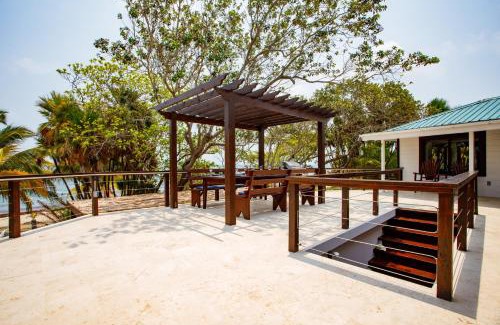 Placencia Villa | Photo Perfect-Beachfront 2 Bedroom-Infinity Pool