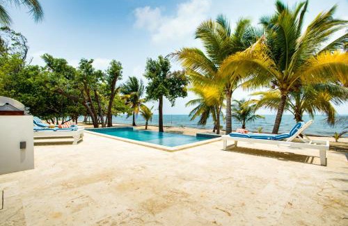 Placencia Villa | Photo Perfect-Beachfront 2 Bedroom-Infinity Pool