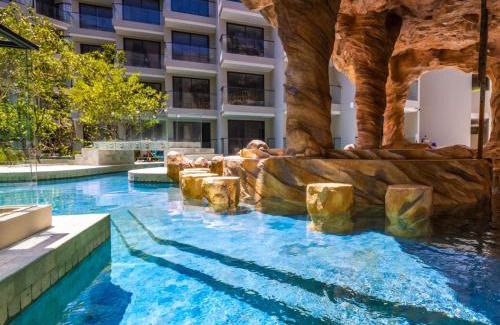 Karon Hotel | Phuket Emerald Beach Resort