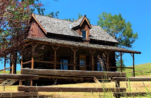 Foothills County Cabin | Pick your season, create your adventure