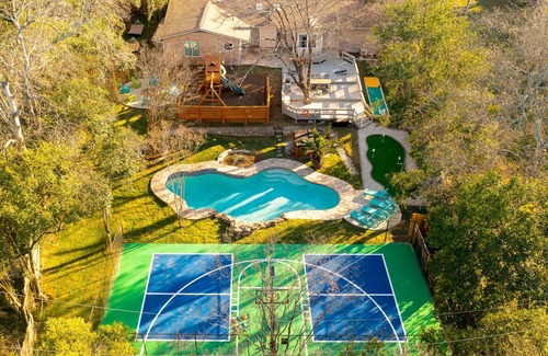 Oakwell Farms House | Pickleball & Heated Pool & Game Room & Mini Golf