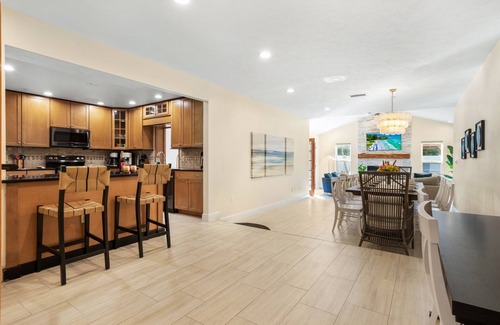 Bradenton House | Pickleball Paradise | Pool! Hot Tub! Game Room!